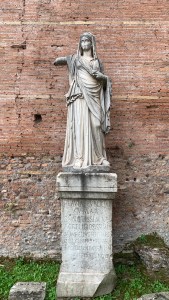 Vestal Virgin @ Fora Roma