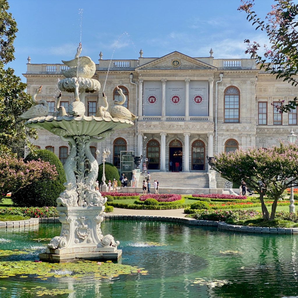 Dolmabahçe Sarayı